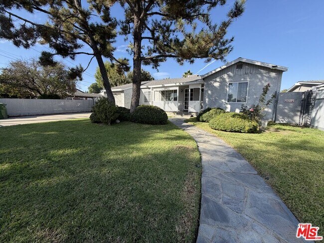 Building Photo - 18649 Chase St