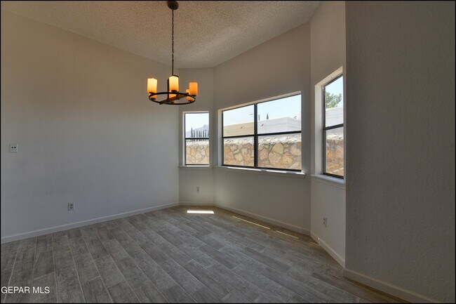 Building Photo - 829 Dulce Tierra Dr