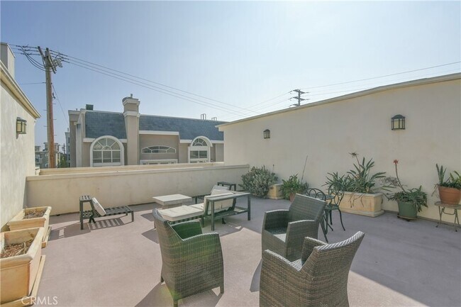 Building Photo - 11848 Kiowa Ave