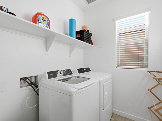 Building Photo - 9712 E Twinkle Ave