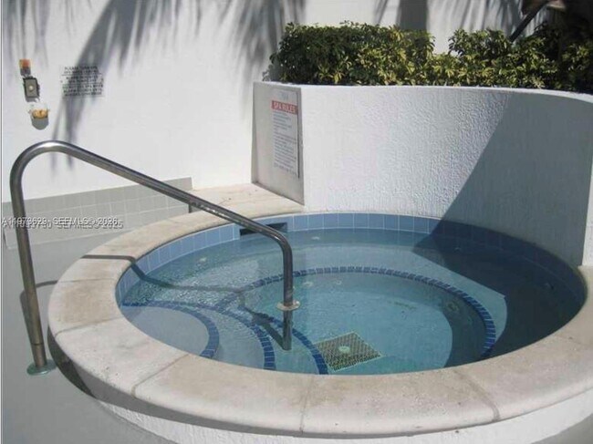 Building Photo - 1750 N Bayshore Dr