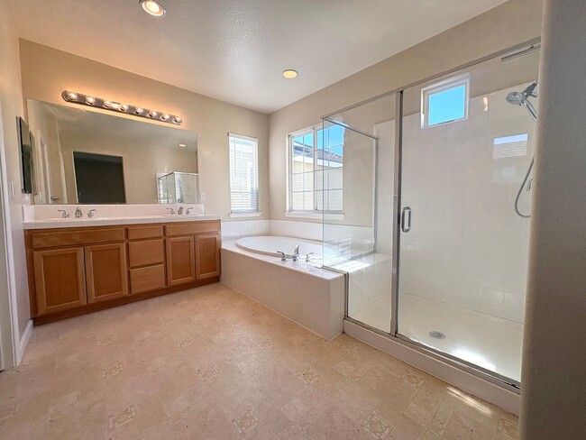 Building Photo - Beautiful 4 Bed 2.5 Bath Garin Ranch Home