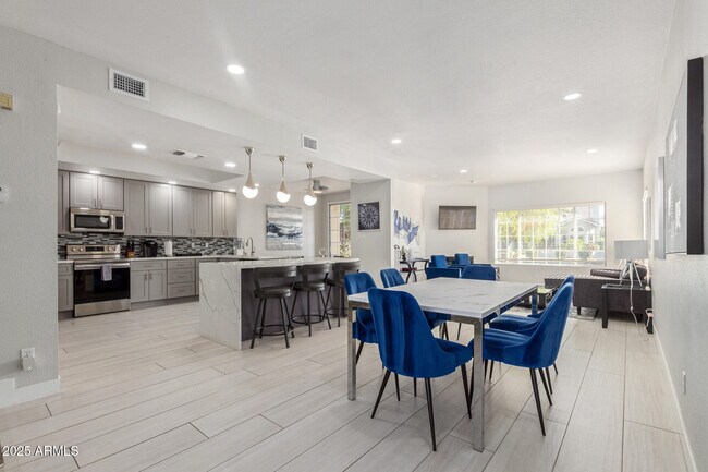 Building Photo - 1413 W Coral Reef Dr