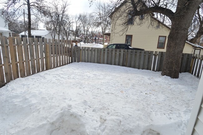 Building Photo - Fully remodeled 3 bedroom 2 bath near downtown and Greenway!