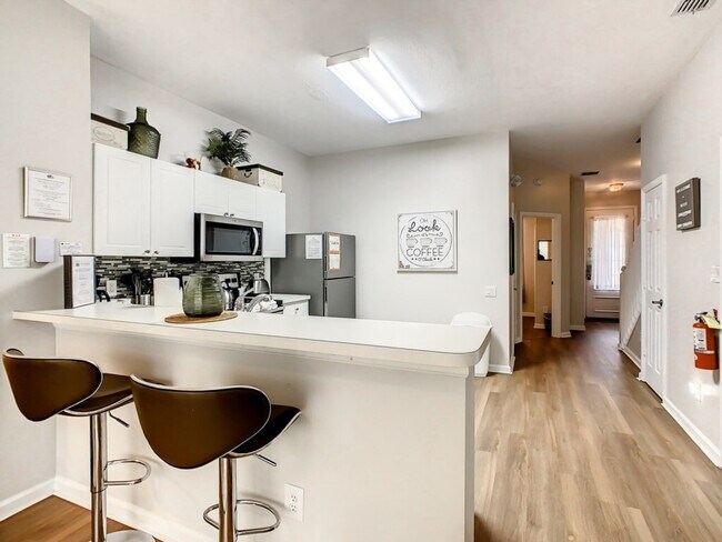 Building Photo - 2314 Silver Palm Dr