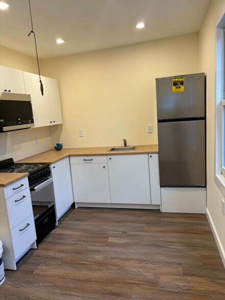 Building Photo - 1289 Smithtown Ave