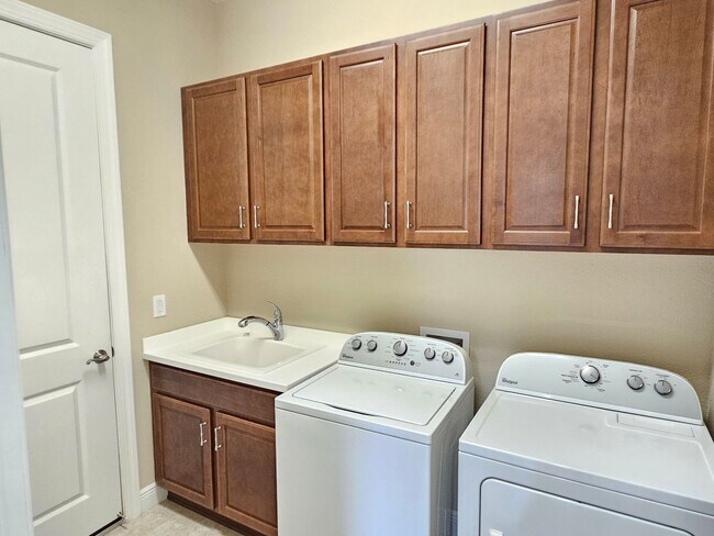 Building Photo - 10361 Crooked Crk Dr