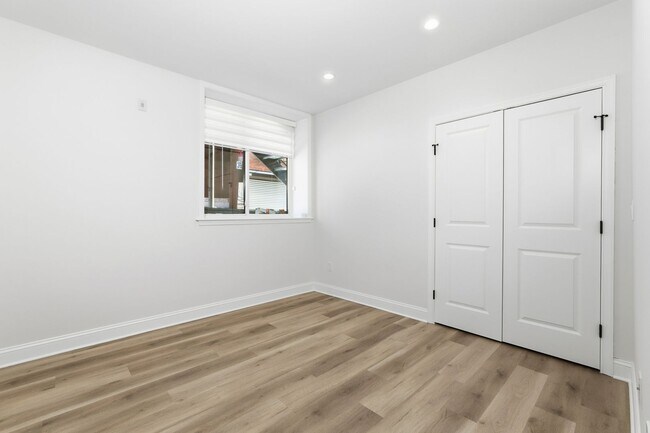 Building Photo - 2926 W Oxford St