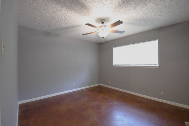 Building Photo - Charming 2 Bedroom, 1 Bath in Whitehouse ISD!
