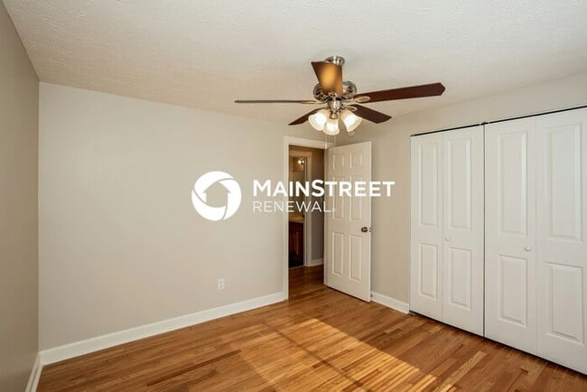 Building Photo - 5 Bedroom Pet-Friendly Home in INDIANAPOLIS, IN with Main Street Renewal