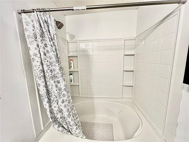 Building Photo - 8302 Fairington Village Dr