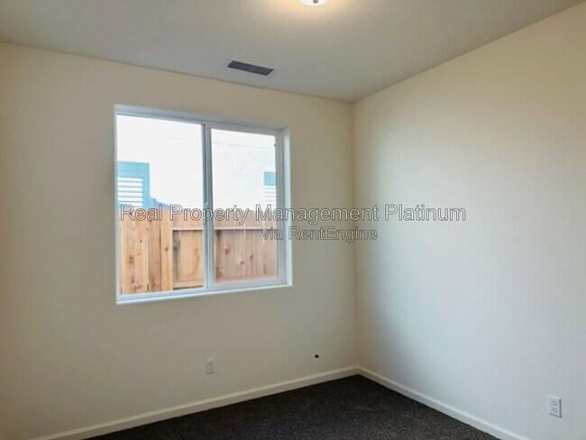 Building Photo - 1477 Las Rosas Ave