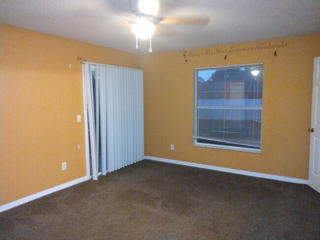 Building Photo - 14059 Sullivan St