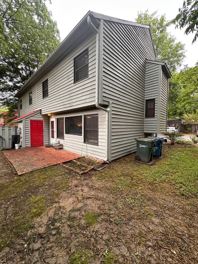 Building Photo - Cute 3/2.5 Townhome Near Downtown Durham