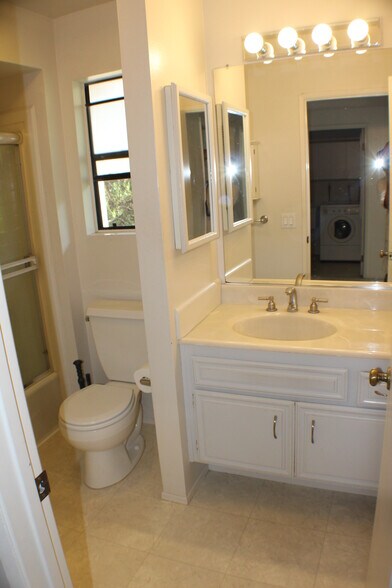 Building Photo - 6612 Reservoir Ln