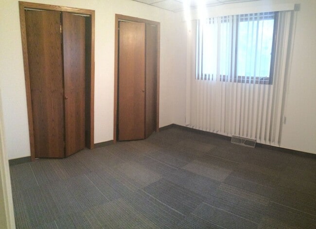 Building Photo - 305 Sims St