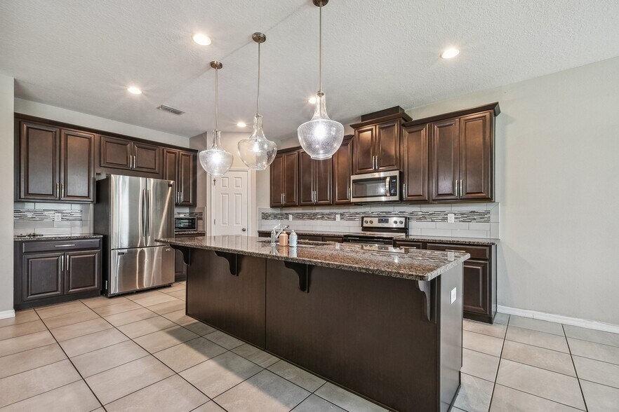 Building Photo - 2735 Stonegate Dr