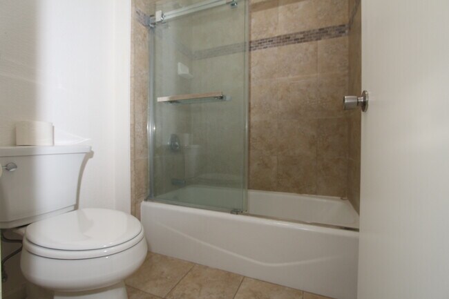 Building Photo - 5176 Makati Cir