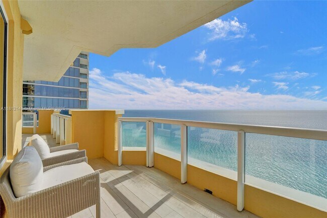 Building Photo - 17875 Collins Ave