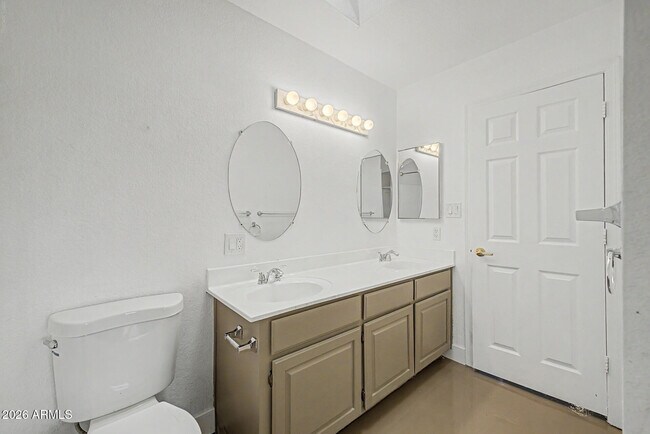 Building Photo - 16223 N 40th Pl