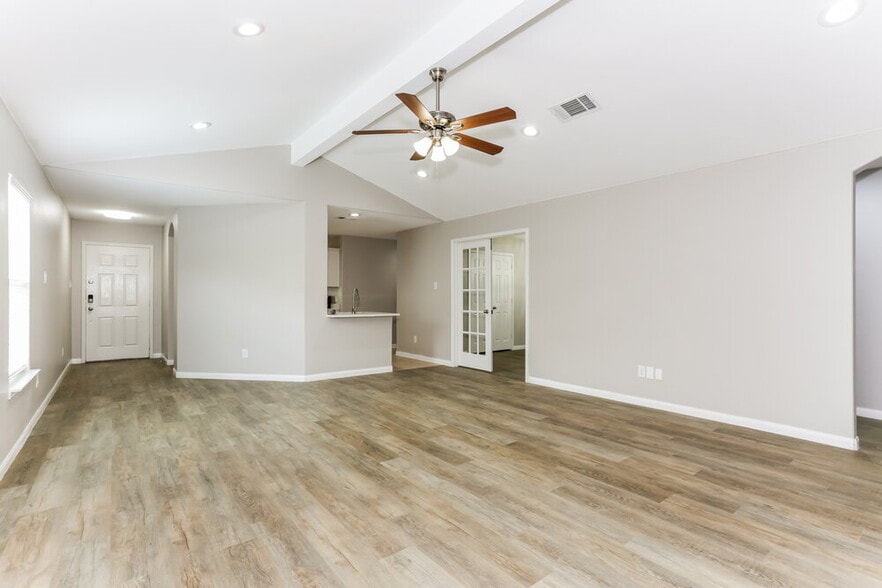 Building Photo - 10041 Silent Hollow Dr