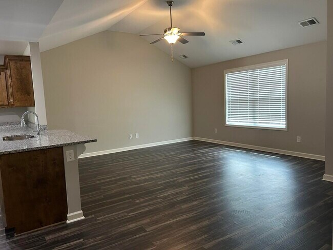 Building Photo - 610 Constitution Dr