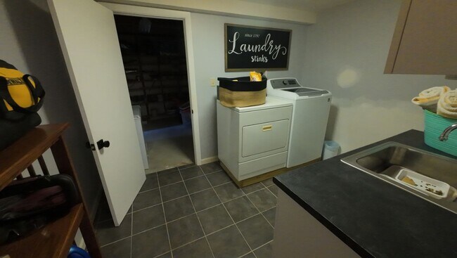Building Photo - Beautifully remodeled 3 bedroom, 2 bathroom single family in South Nashua