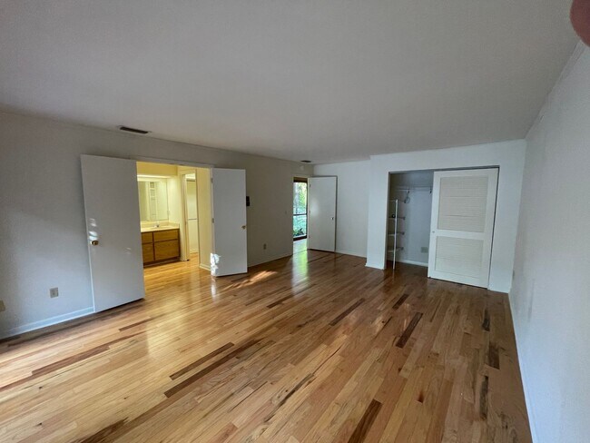 Building Photo - Mid-Century Modern Oasis on 5+ Acres – Pri...