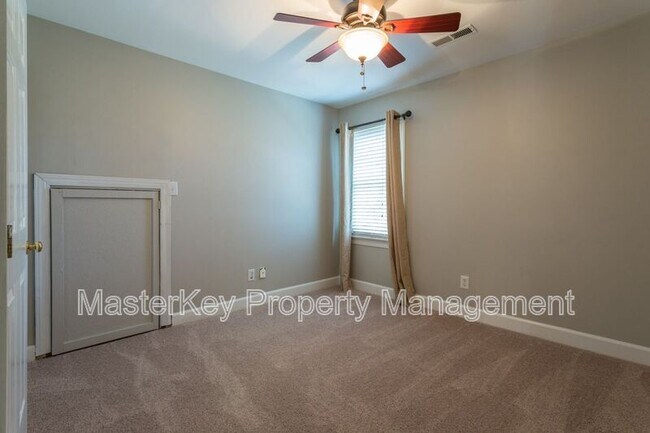 Building Photo - 115 Creek Park Dr