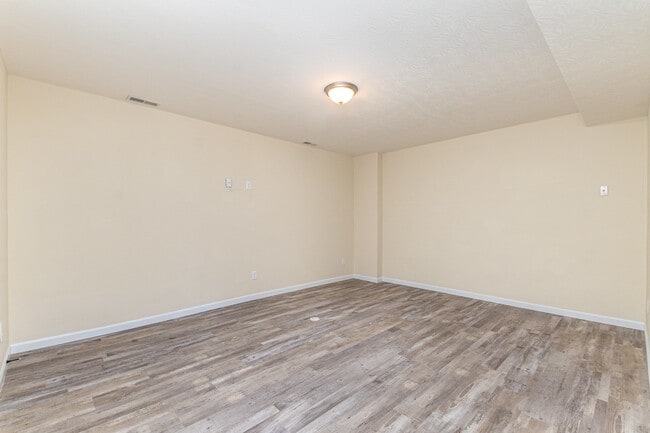 Building Photo - 487 S Arlington Rd