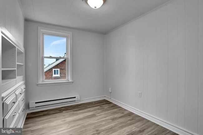 Building Photo - 655 S Potomac St