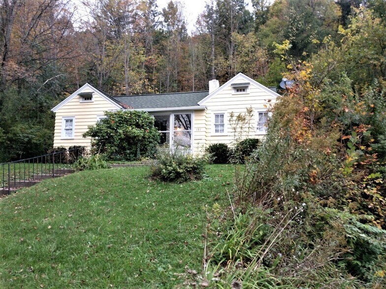 Building Photo - 181 E State St