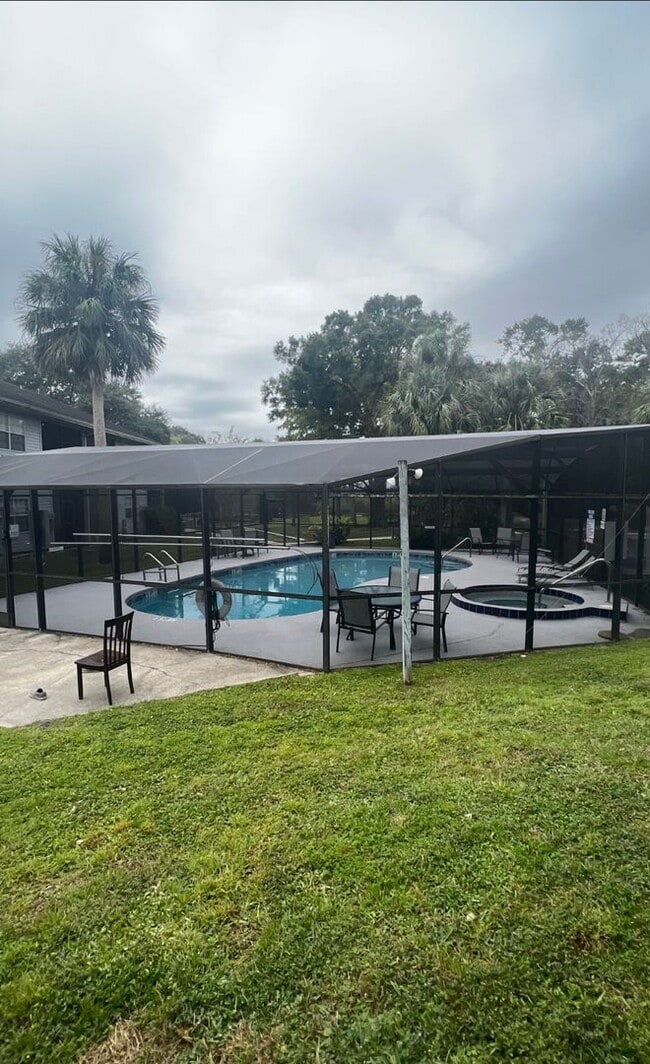 Building Photo - Wonderful remodeled Waterfront Condo == Great I-4 location with Community Pool