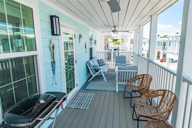 Building Photo - 375 NE Wharf Way