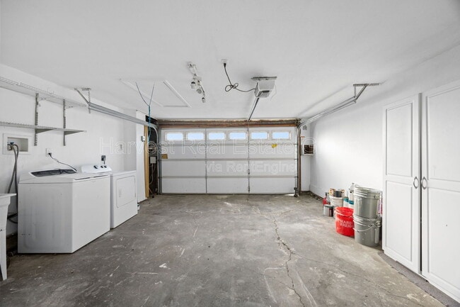 Building Photo - 252 Esther Ct