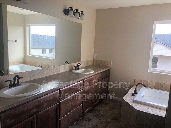 Building Photo - 5836 NE Chandra Ct
