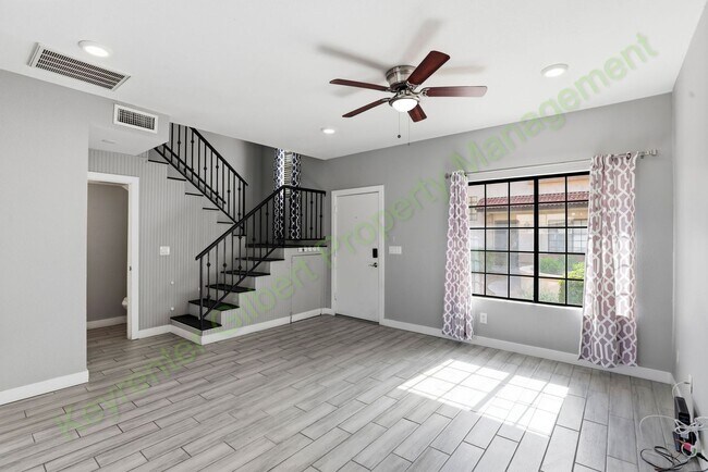 Building Photo - Charming Townhome Living in the Heart of Chandler – Community Pool & Prime Location!