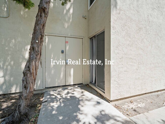 Building Photo - 2728 Oak Rd
