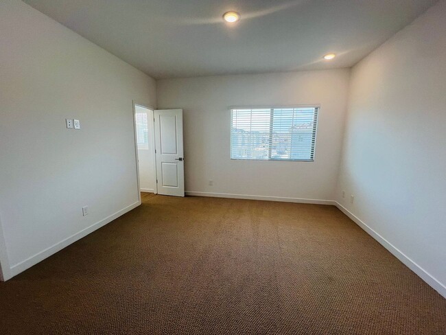 Building Photo - 28021 N 28th Dr