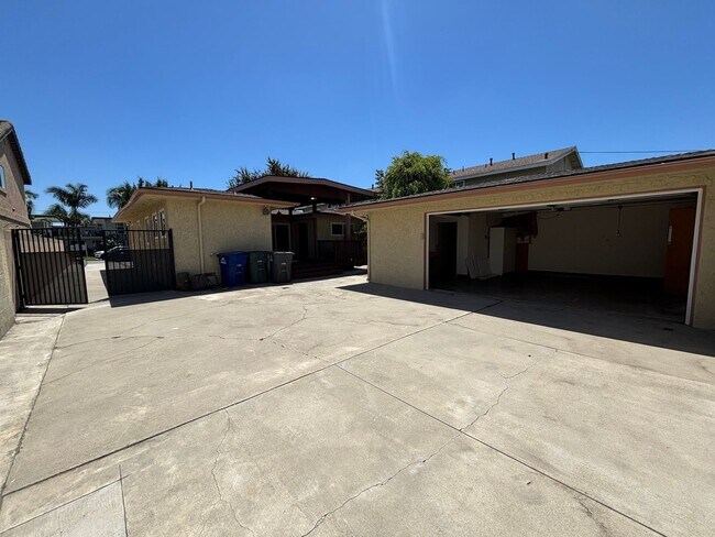 Building Photo - 4301 Green Ave