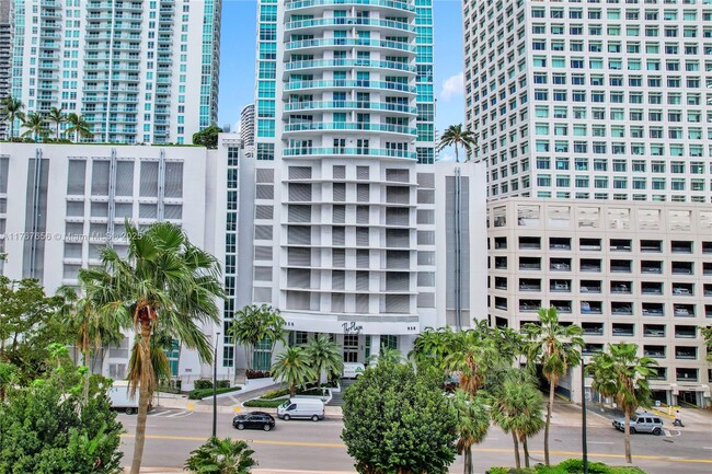 Building Photo - 950 Brickell Bay Dr