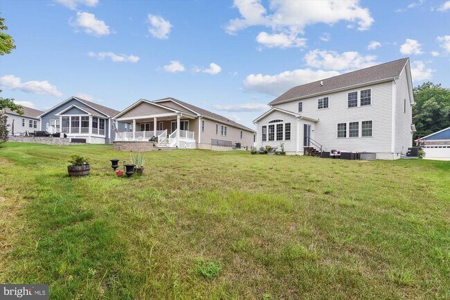 Building Photo - 657 Peace Chance Dr