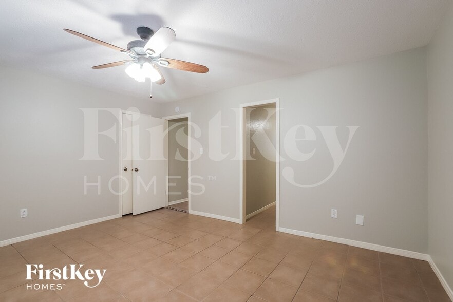 Building Photo - 7019 Rosebrook Cir