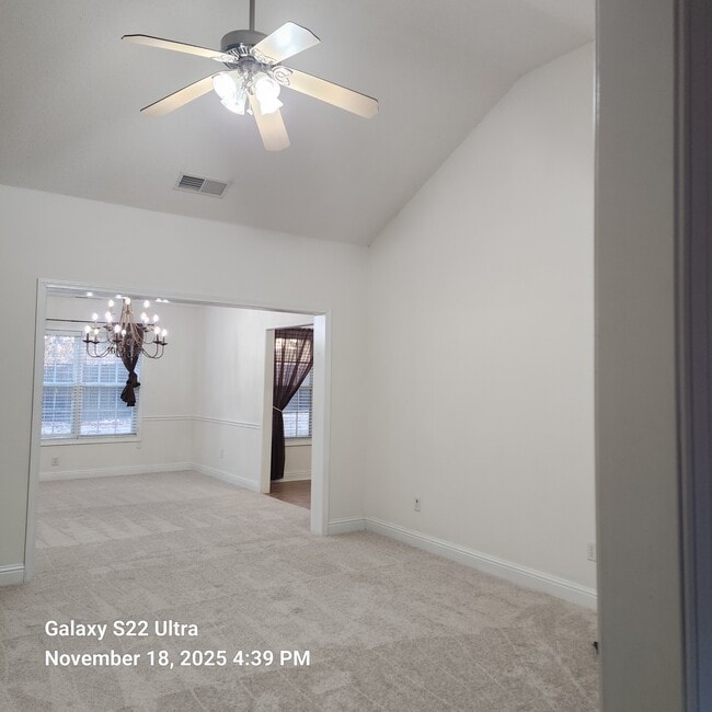 Building Photo - 2560 Rosehill Cir