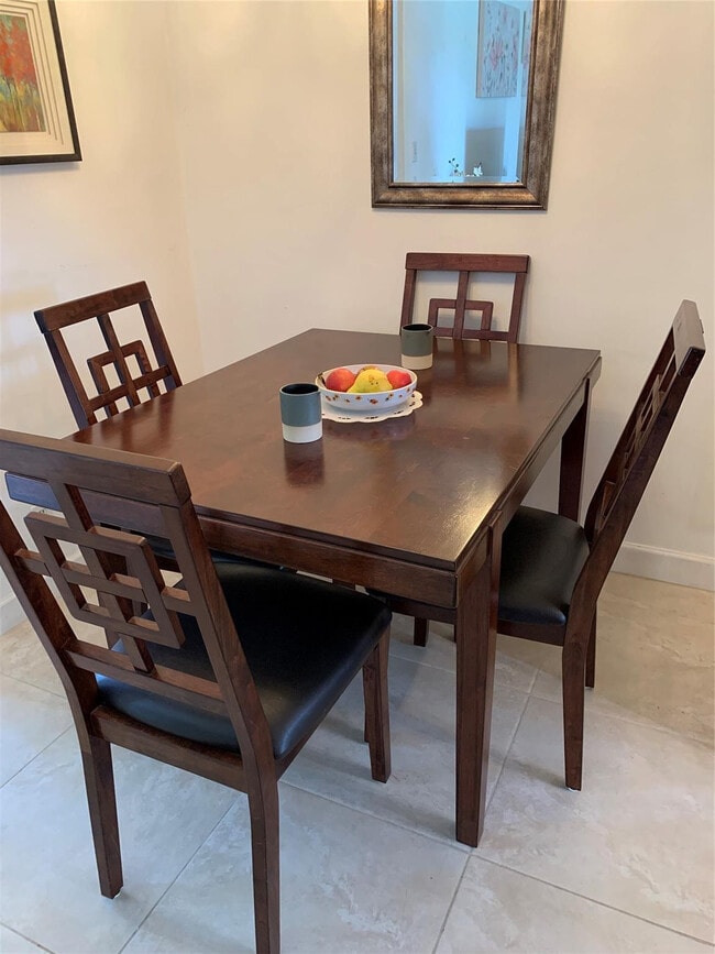 Building Photo - 3205 SE 7th St