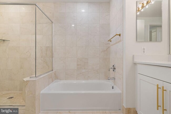 Building Photo - 8220 Crestwood Heights Dr