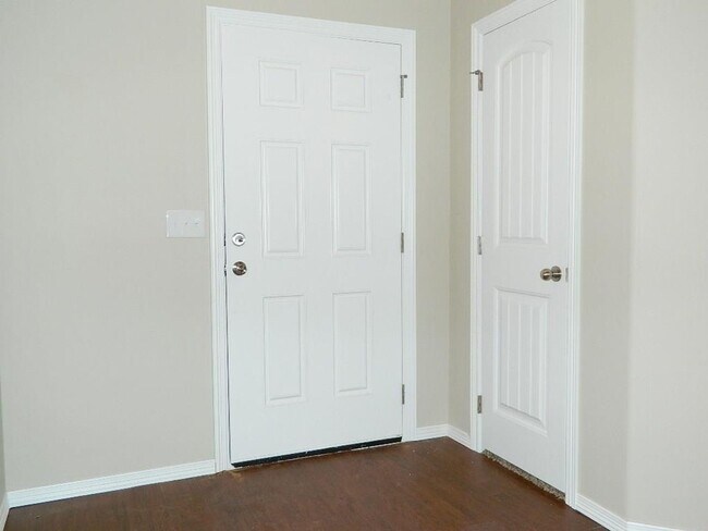 Building Photo - 4 Bedroom, 2 Bathroom Home In Mid West City/ Del City School District.