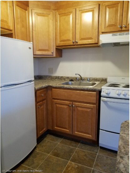Kitchen - 1001 N Pleasant St