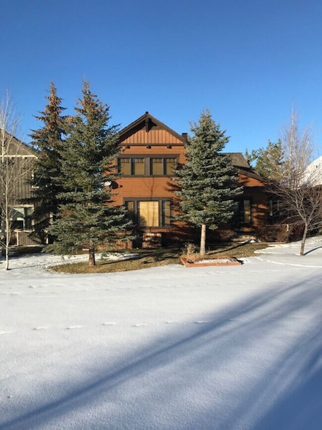 Building Photo - Available 11/1/25- 4 BR Teton Springs Home...