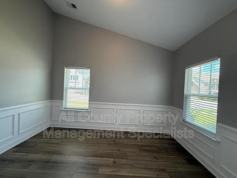 Building Photo - 333 Underhill Dr